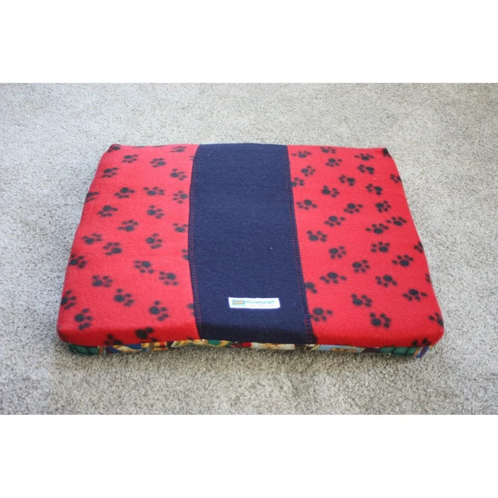 Double Sided Pad Pet Bed - Travel Dogs and Pawprint Fleece NEW (22 x 20)